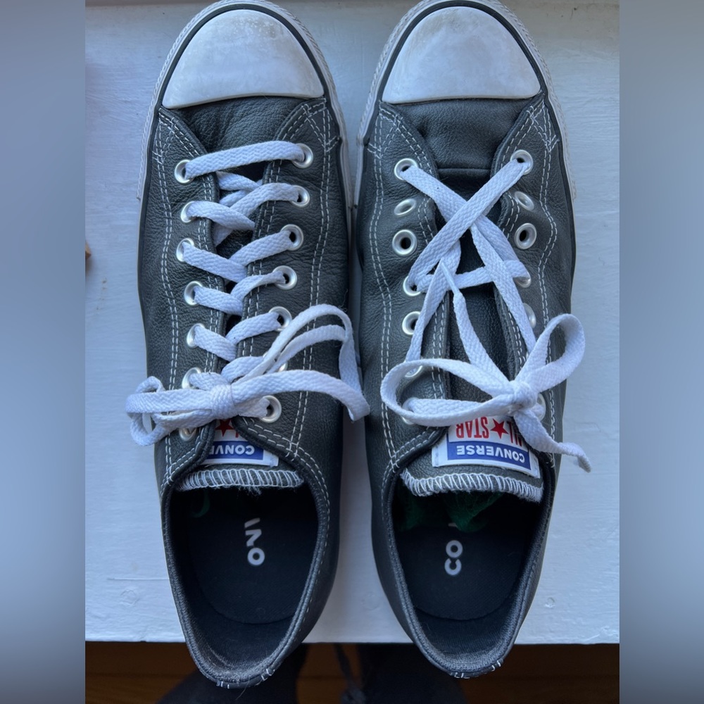 CONVERSE Chuck Taylor Leather Low Top Sneakers